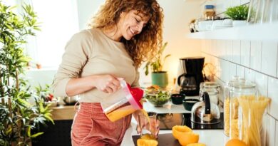 Higher vitamin C levels linked to healthier brain structure, study finds Higher vitamin C levels linked to healthier brain structure, study finds